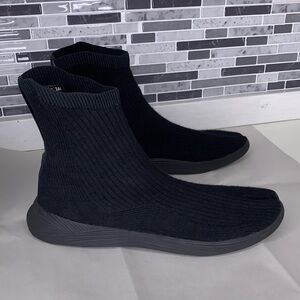 ILYSM STUDIO INC. Black Knit TABI Men's Shoes size MEN10.5 WOMEN12 unisex